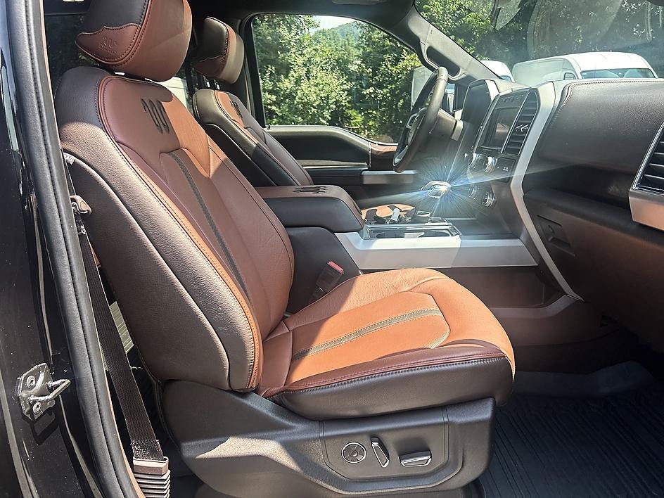 Used 2020 Black Metallic Ford King Ranch image 21