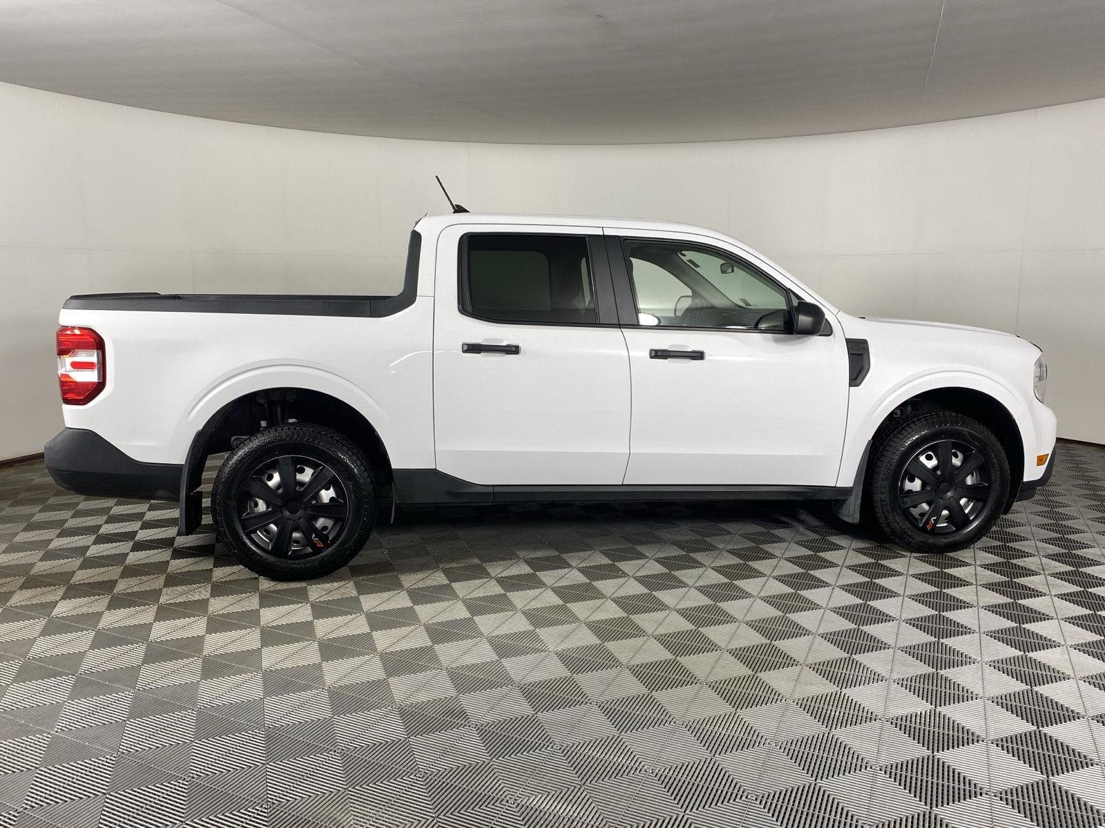 Used 2022 Oxford White Ford XL image 11