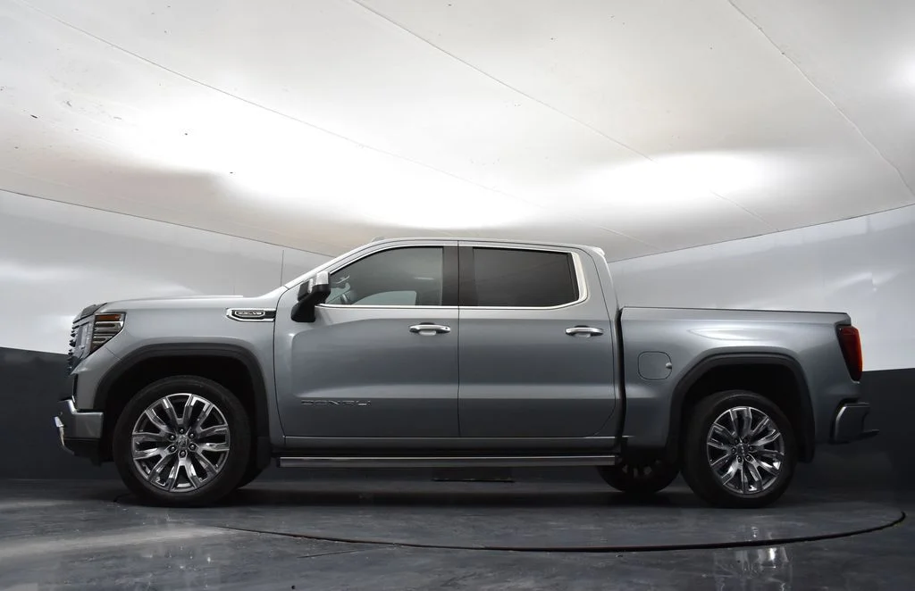 Used 2024 Silver GMC Denali image 32