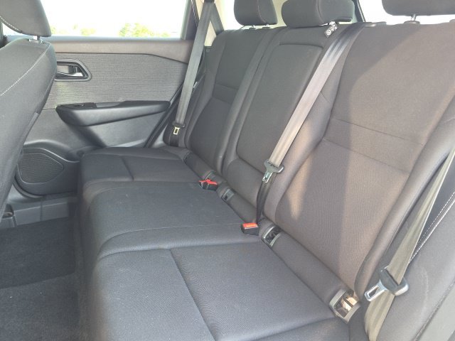 Used 2023 White Nissan S image 7