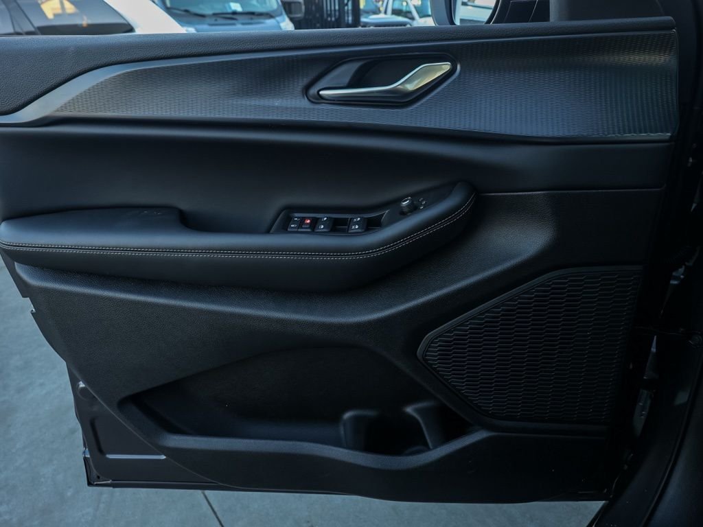 New 2026 Baltic Gray Metallic Clear-Coat Exterior Paint Jeep Laredo image 22