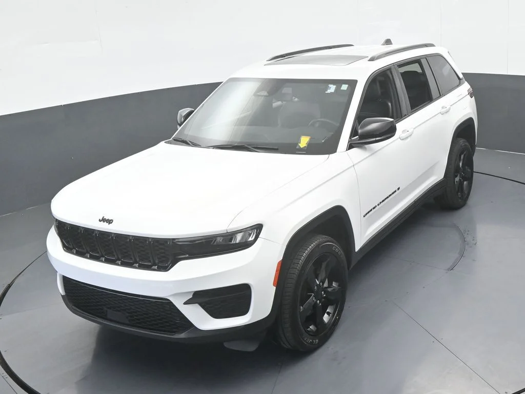 Used 2023 Bright White Clearcoat Jeep Altitude X image 45