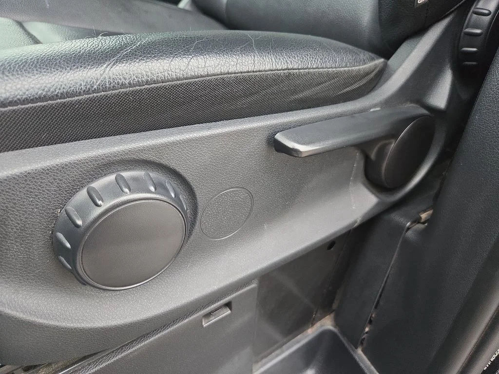 Used 2023 Black Mercedes-Benz Passenger image 12