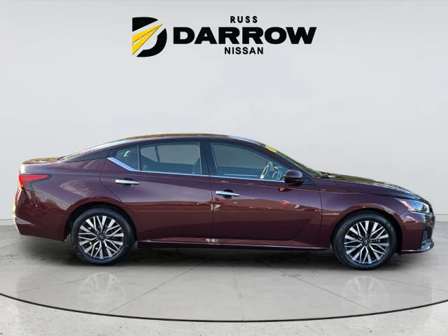 Used 2023 Red Nissan 2.5 SV image 6