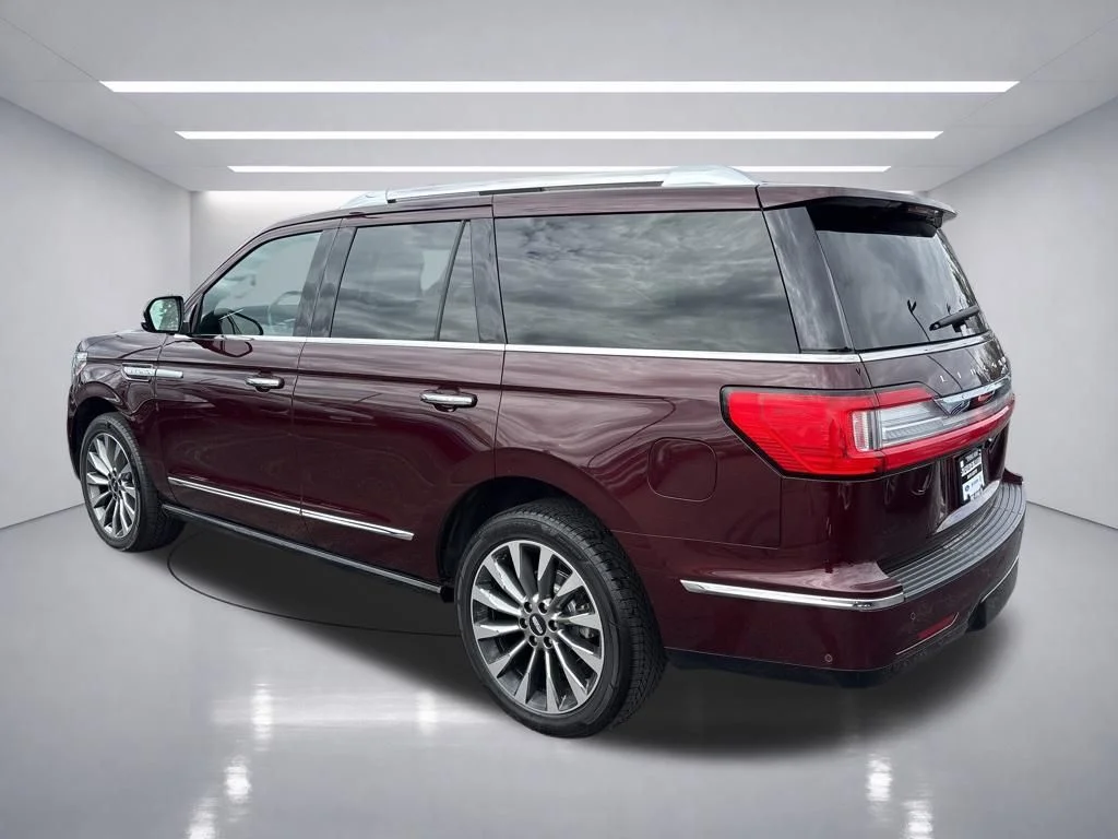 Used 2018 Burgundy Velvet Metallic Tinted Clearcoat Lincoln Select image 4