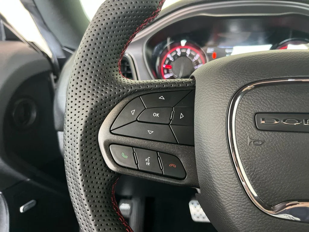 Used 2023 White Dodge SXT image 6