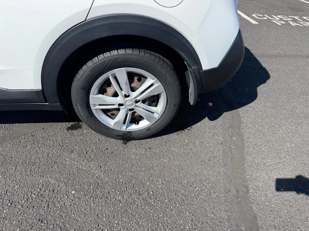 Used 2018 White Nissan S image 18