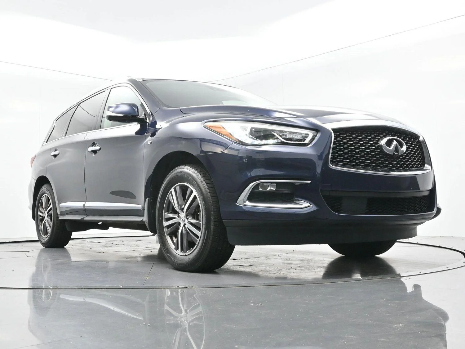 Used 2019 Hermosa Blue INFINITI LUXE image 42