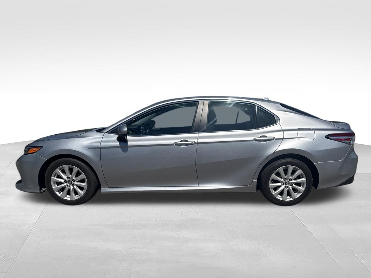 Used 2019 Silver Toyota LE image 6