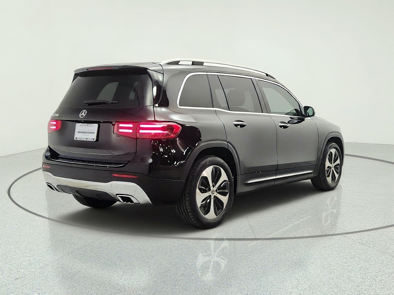 Used 2024 Night Black Mercedes-Benz GLB 250 SUV image 5