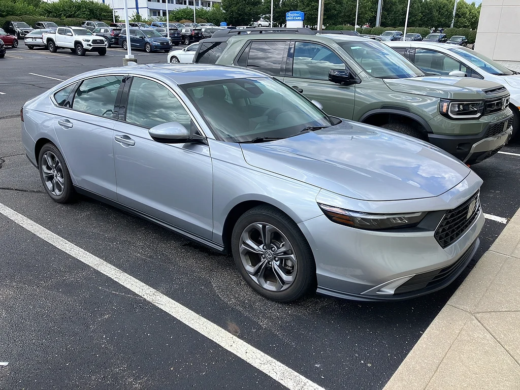 Certified Used 2023 Lunar Silver Metallic Honda EX image 1