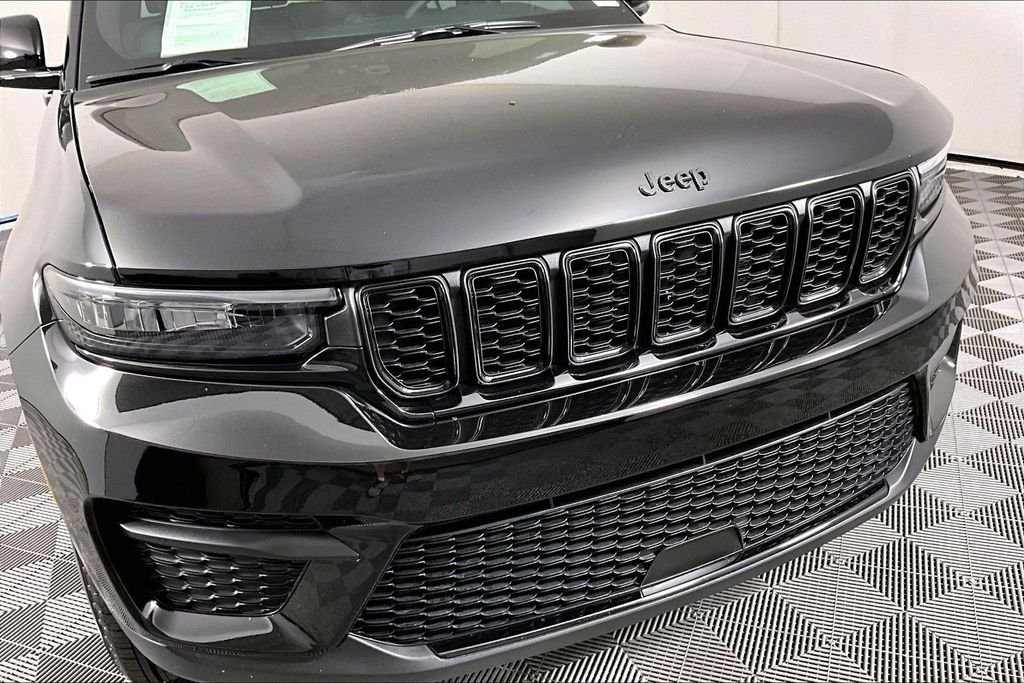 Used 2025 Black Jeep Altitude X image 30