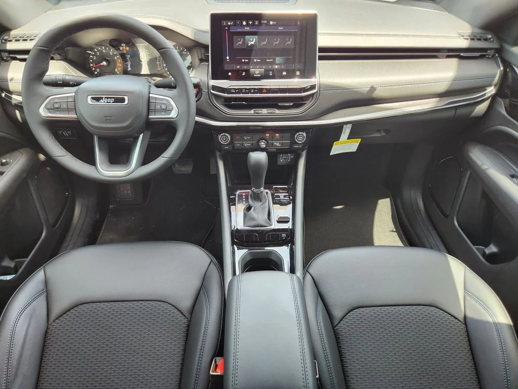 New 2026 Red Hot Pearlcoat Jeep Latitude image 20