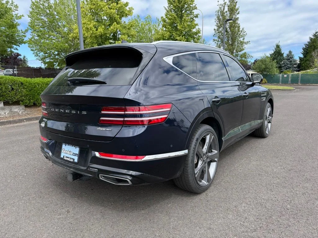Used 2023 Capri Blue Genesis 3.5T image 7