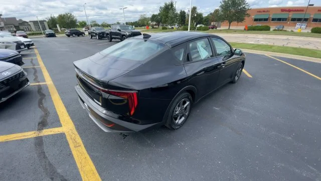 2025 Kia K4 LXS - Photo 2
