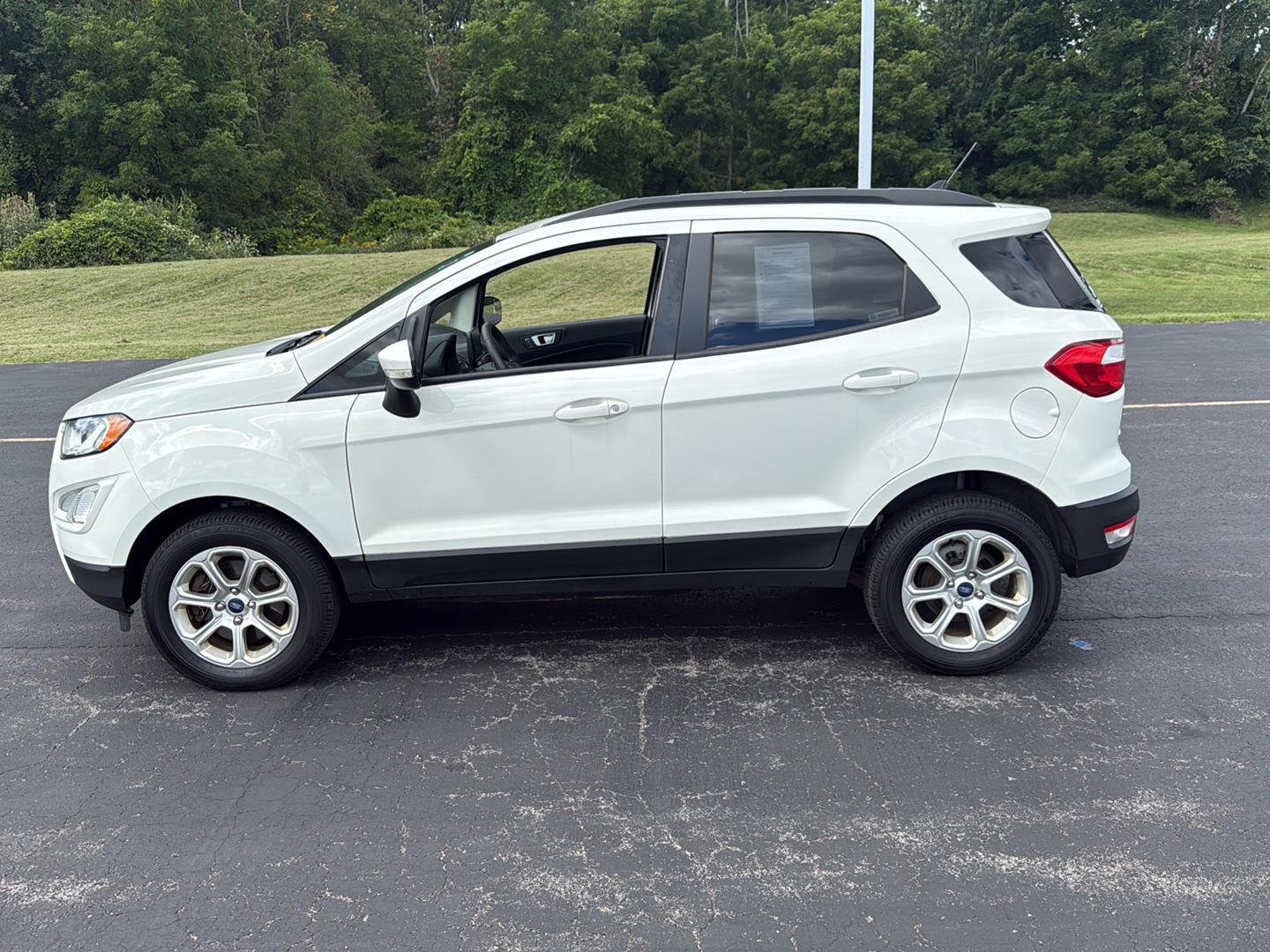 Used 2019 Diamond White Ford SE image 20