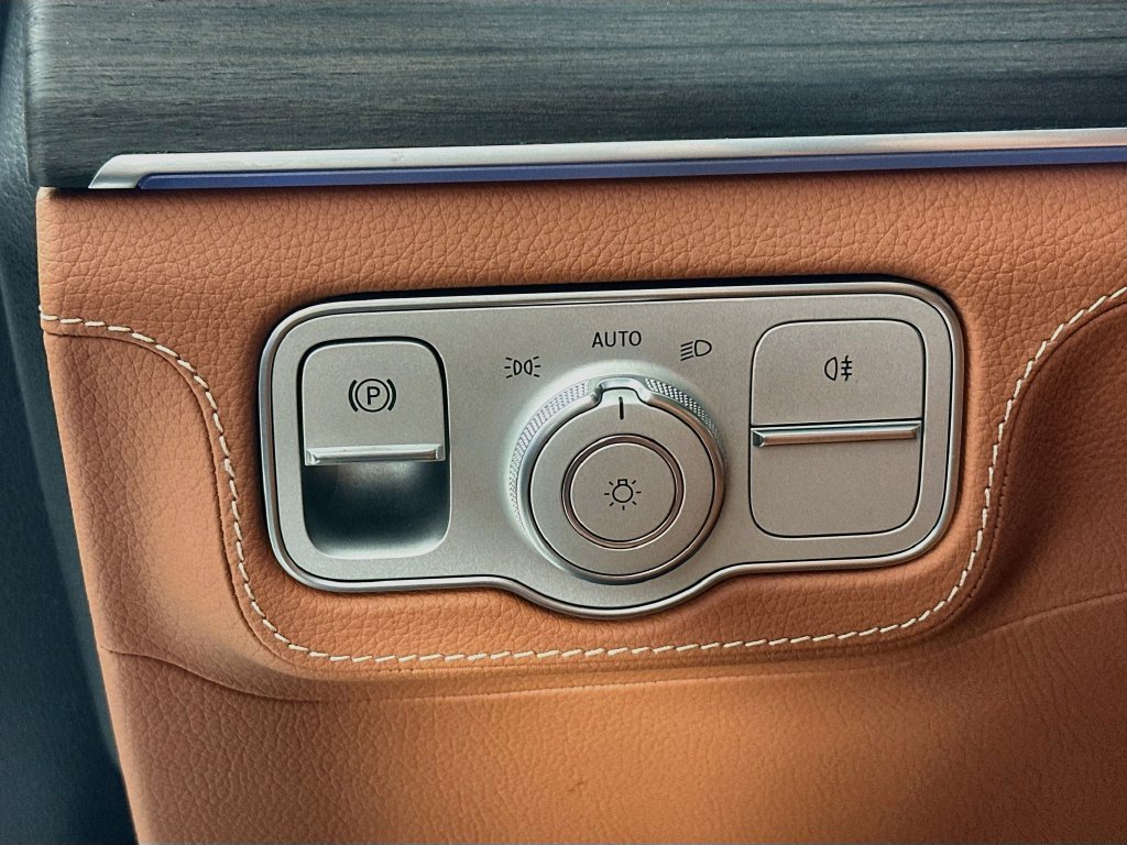 New 2027 MANUFAKTUR Moonlight White Metallic Mercedes-Benz GLS 450 image 10
