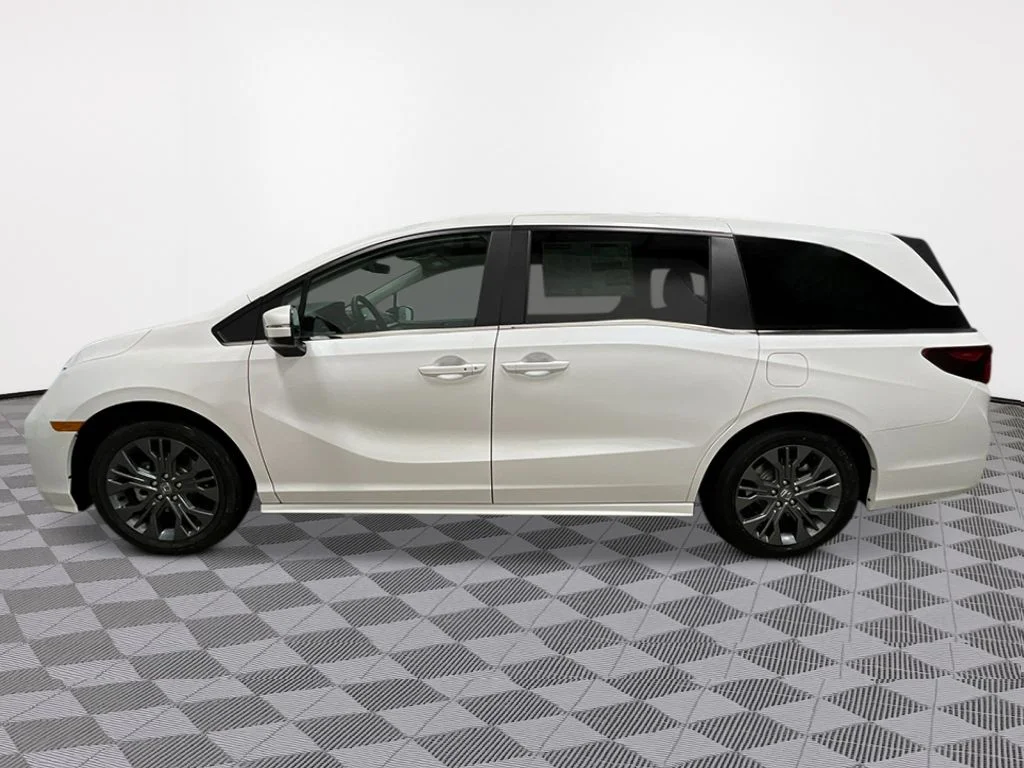 New 2026 Platinum White Pearl Honda Touring image 2