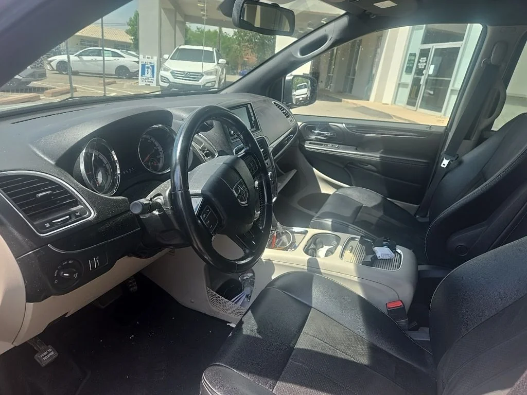 Used 2019 Silver Dodge SXT image 10