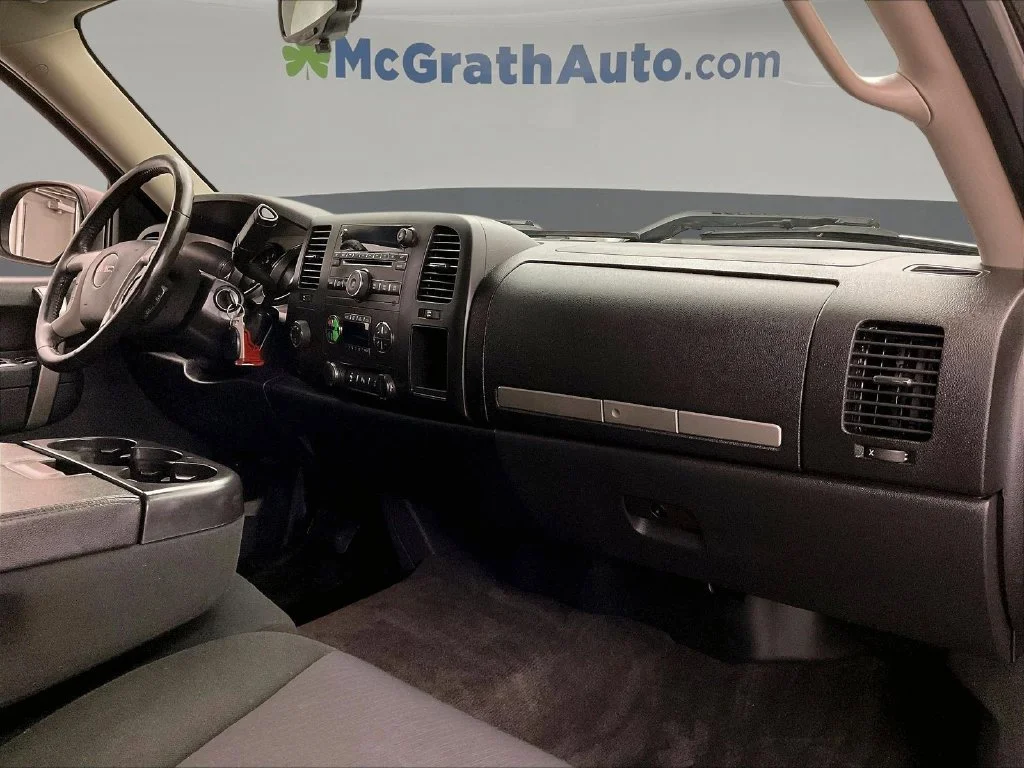 Used 2013 Black GMC SLE image 21
