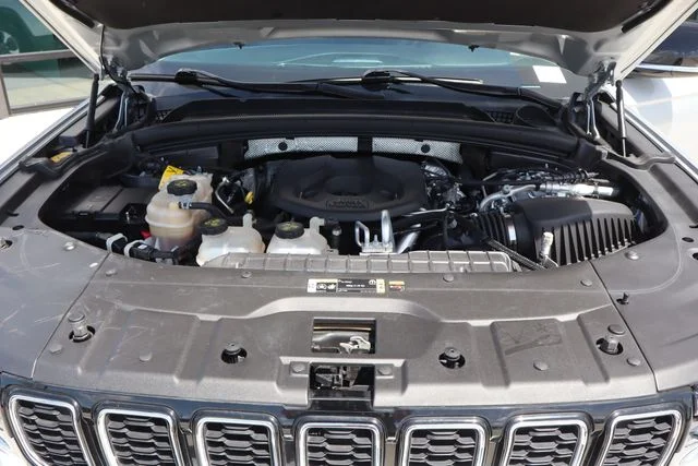 Used 2024 Silver Jeep 4xe image 22