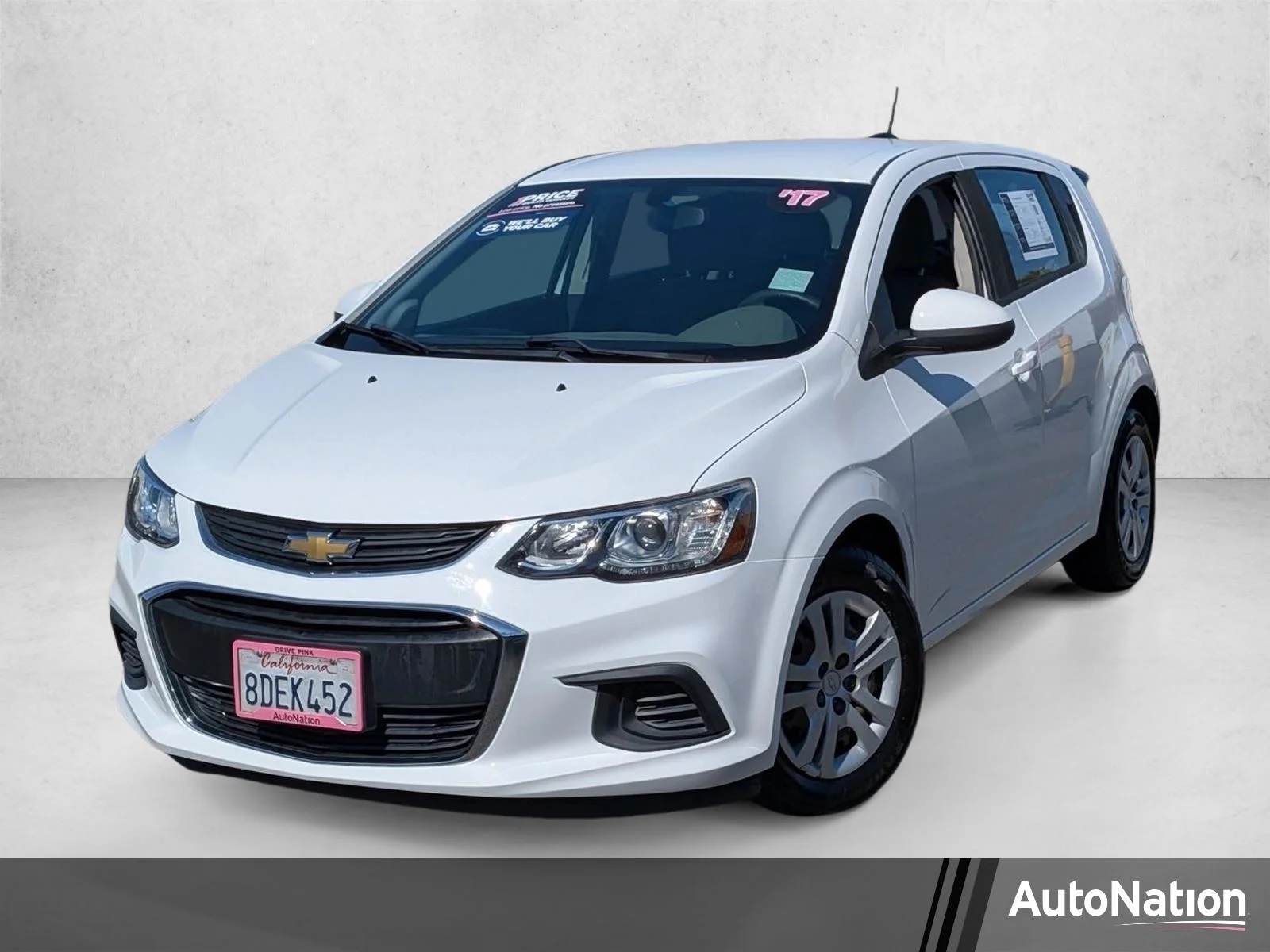 Used 2017 Summit White Chevrolet LT image 1