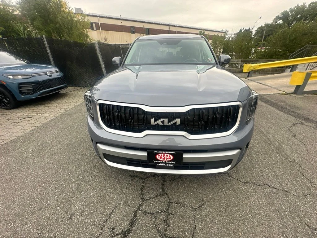 Used 2024 Silver Kia LX image 7