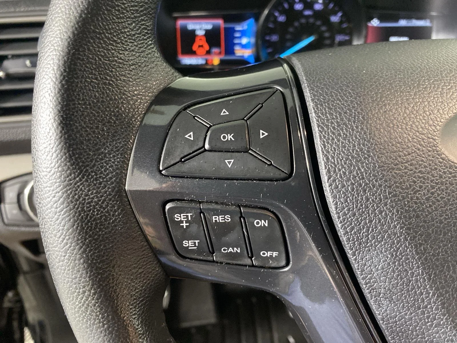 Used 2018 Shadow Black Ford XLT image 25