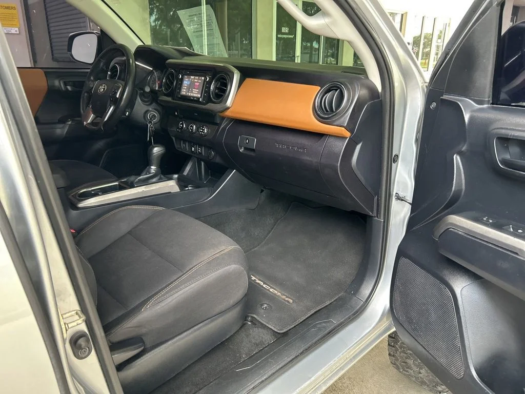 Used 2019 Silver Toyota SR5 image 21