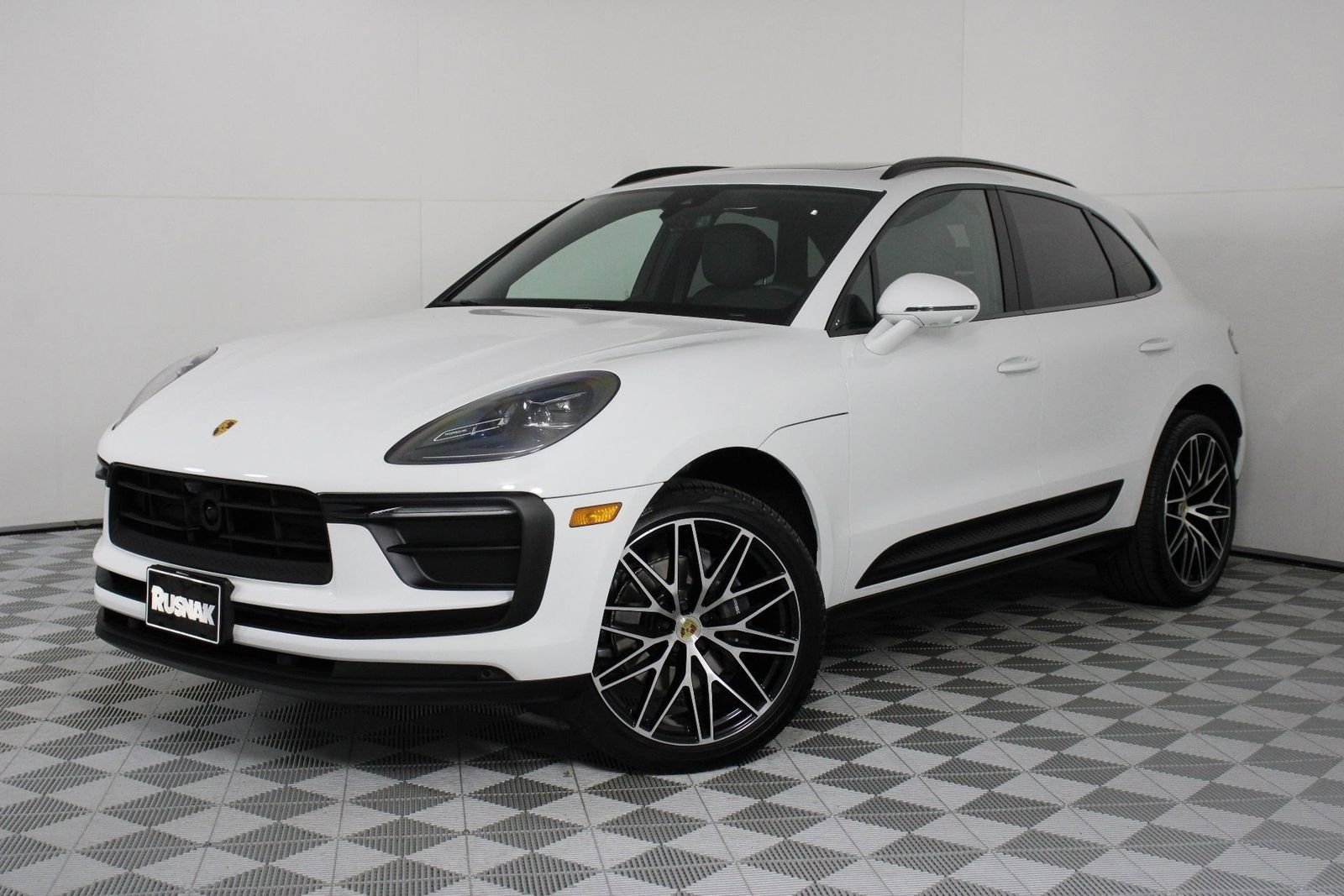 2026 Porsche Macan -'s photo