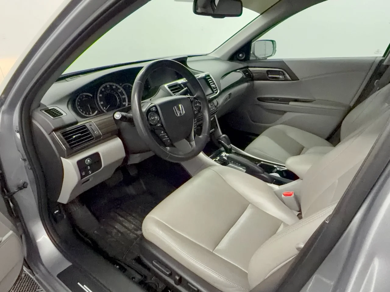 Used 2016 Lunar Silver Metallic Honda EX-L image 4