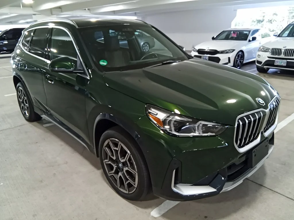 Used 2025 Blue Bay Lagoon Metallic BMW xDrive28i image 3