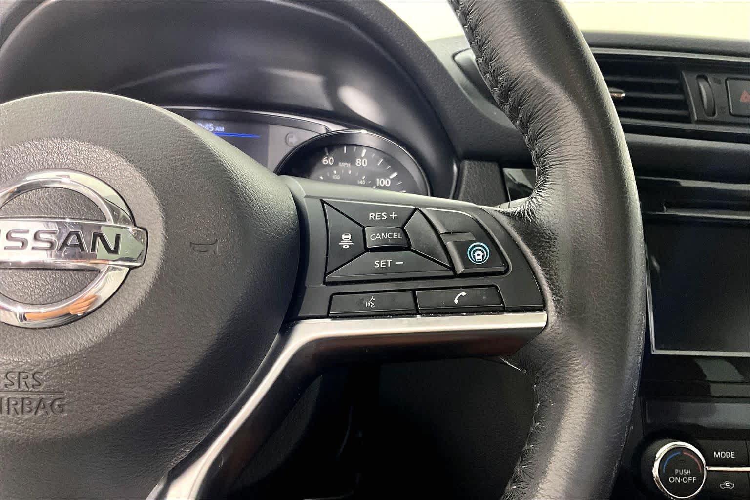 Used 2018 Pearl White Nissan SL image 23