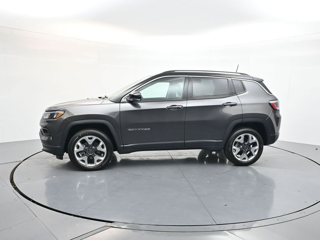 Used 2022 Crystal Metallic Jeep Limited image 4