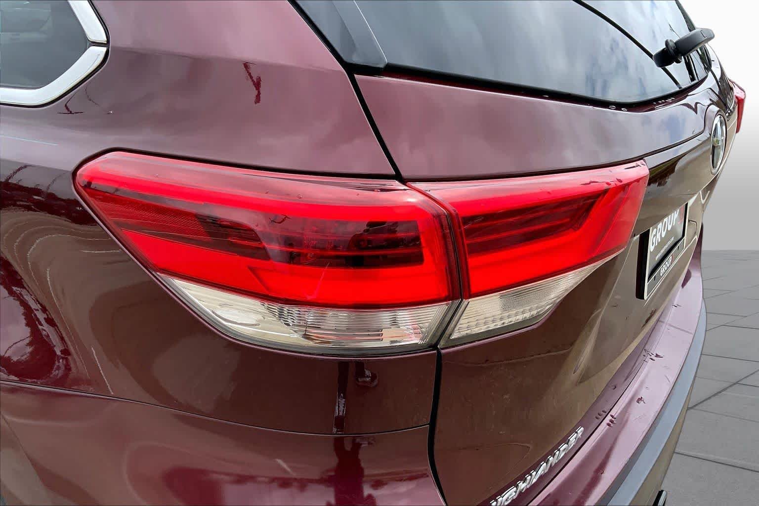 Used 2018 Ooh La La Rouge Mica Toyota LE image 27