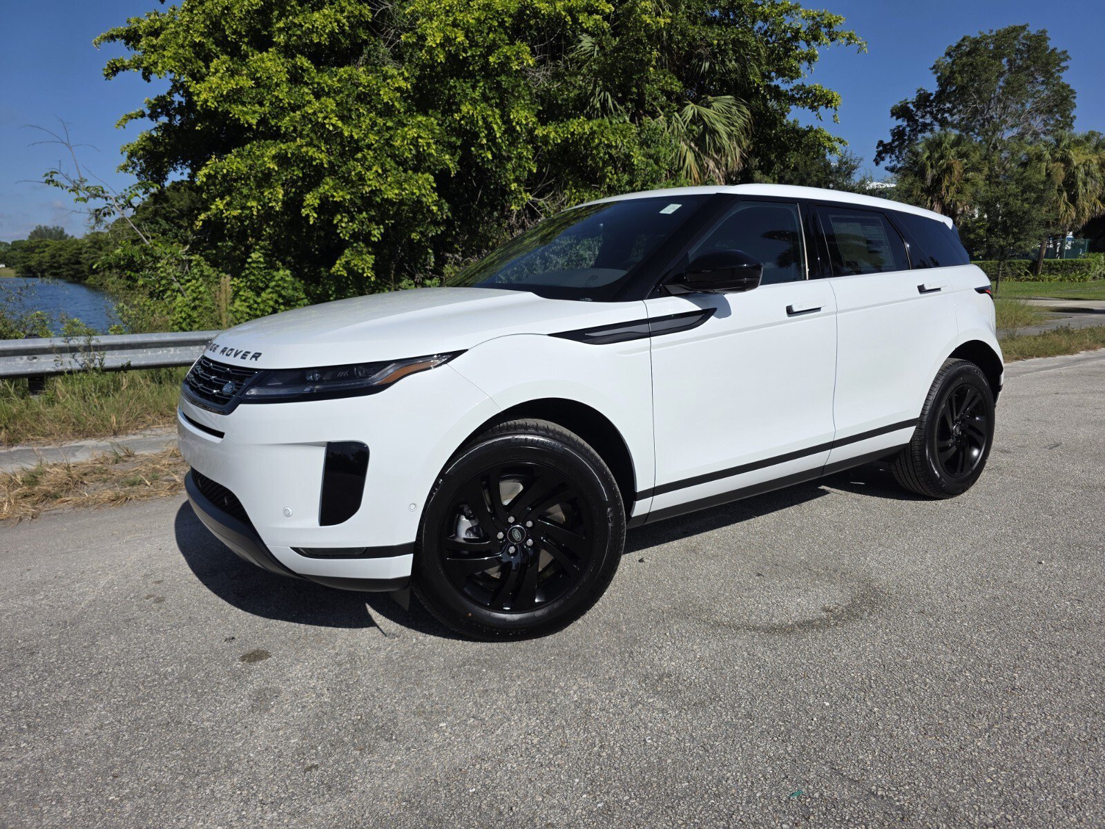 New 2026 Fuji White Land Rover P250 S image 1