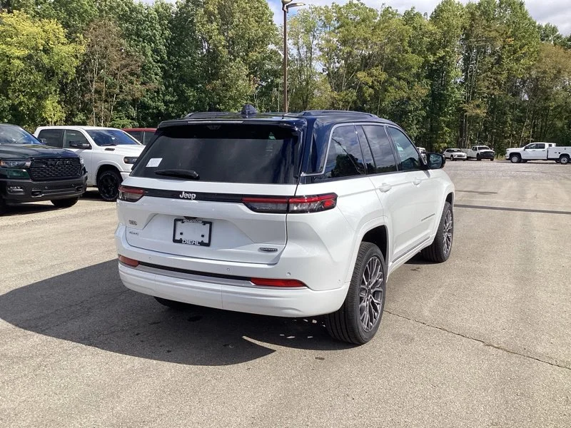 New 2027 Bright White Clearcoat Jeep Summit image 7