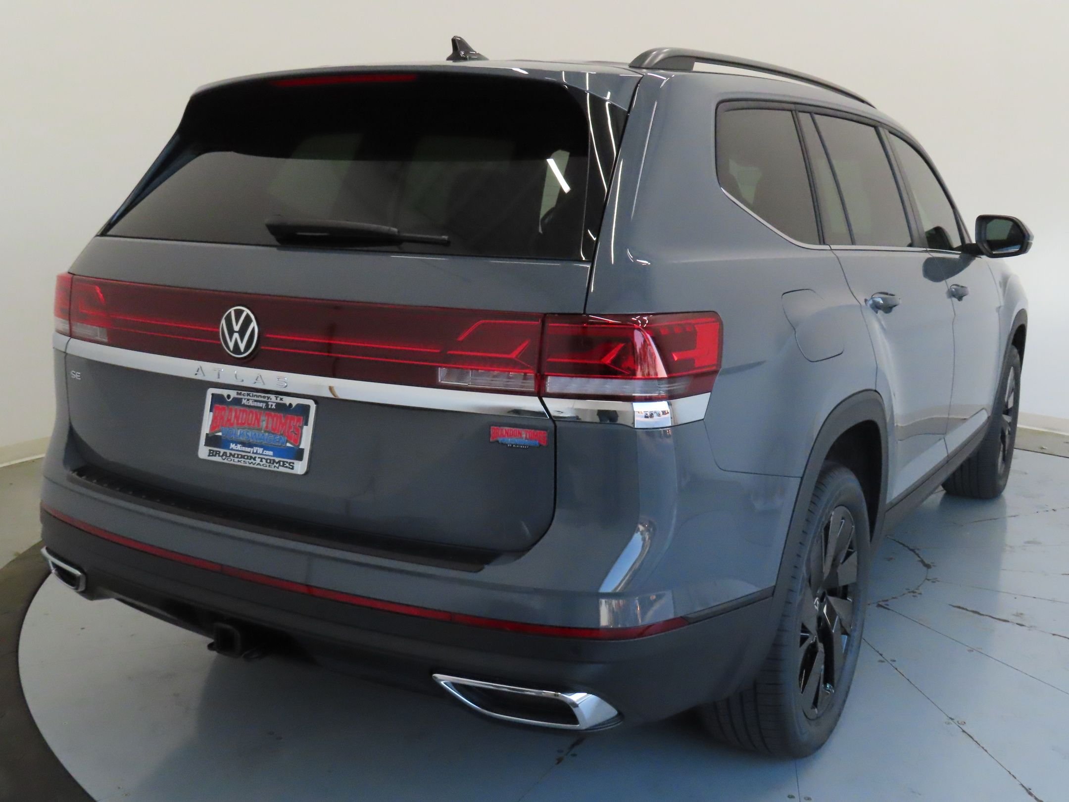 Used 2026 Gray Volkswagen 2.0T SE w/Technology image 3
