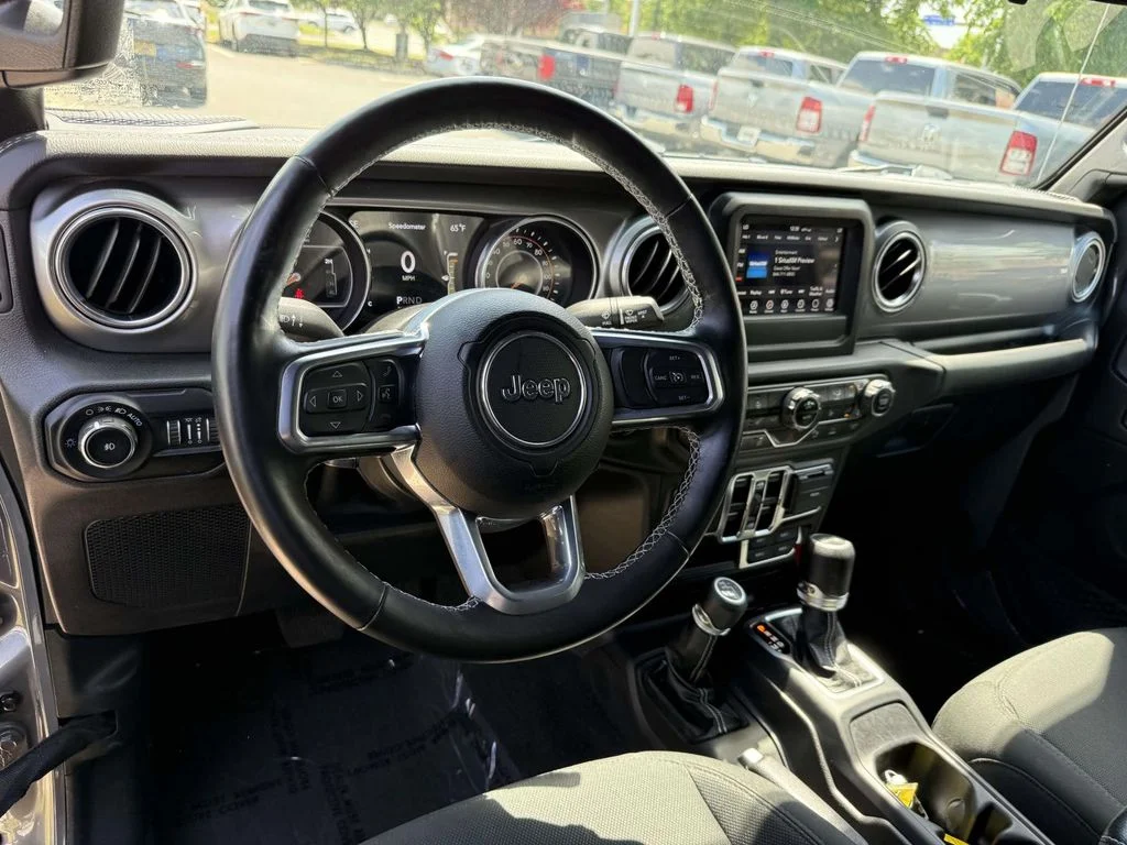 Used 2021 Gray Jeep Unlimited Sahara image 2