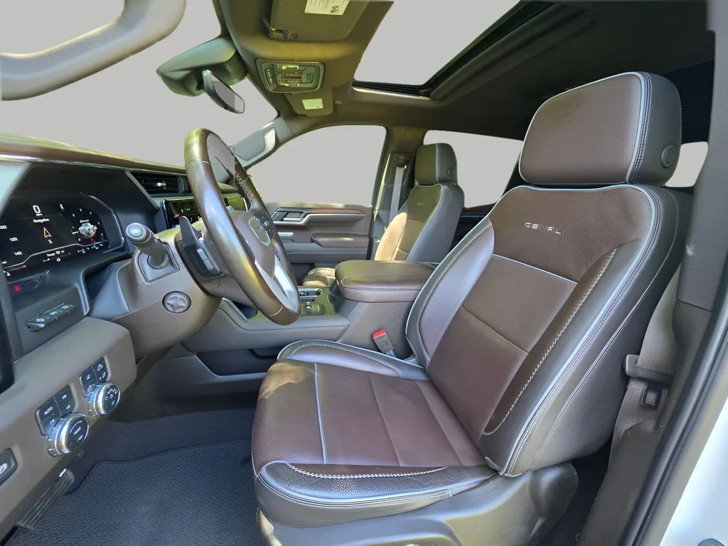 Used 2025 White Frost Tricoat GMC Denali image 22