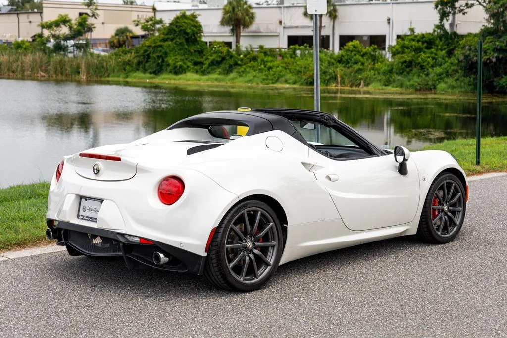 Used 2016 White Alfa Romeo Base image 3