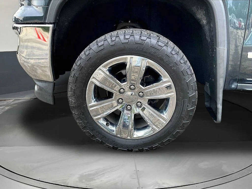 Used 2018 Gray GMC SLT image 35