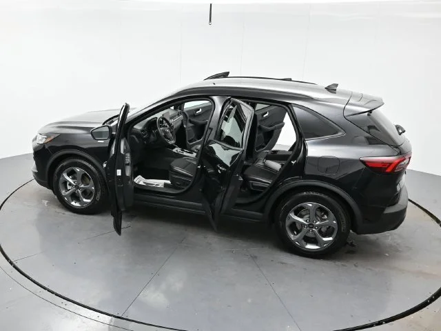 Used 2025 Agate Black Metal Ford ST-Line image 40