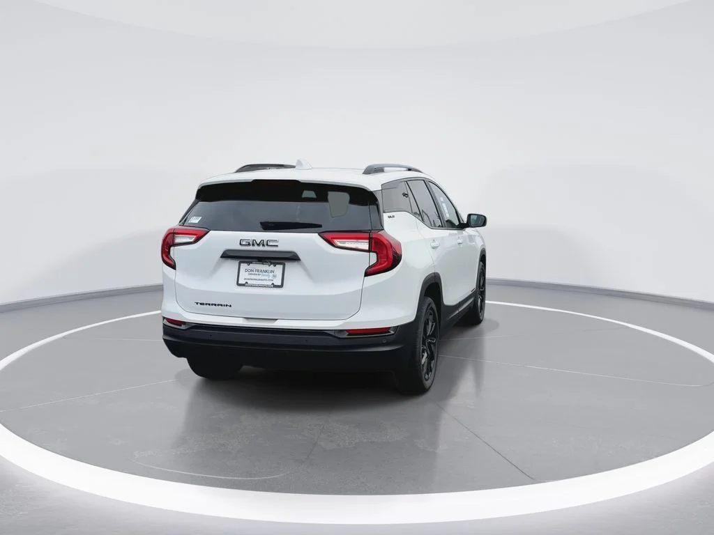 Used 2024 White GMC SLE image 7