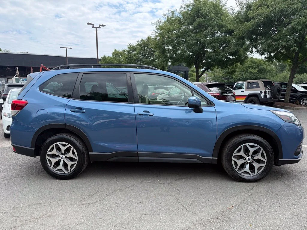 Used 2023 Horizon Blue Pearl Subaru Premium image 5