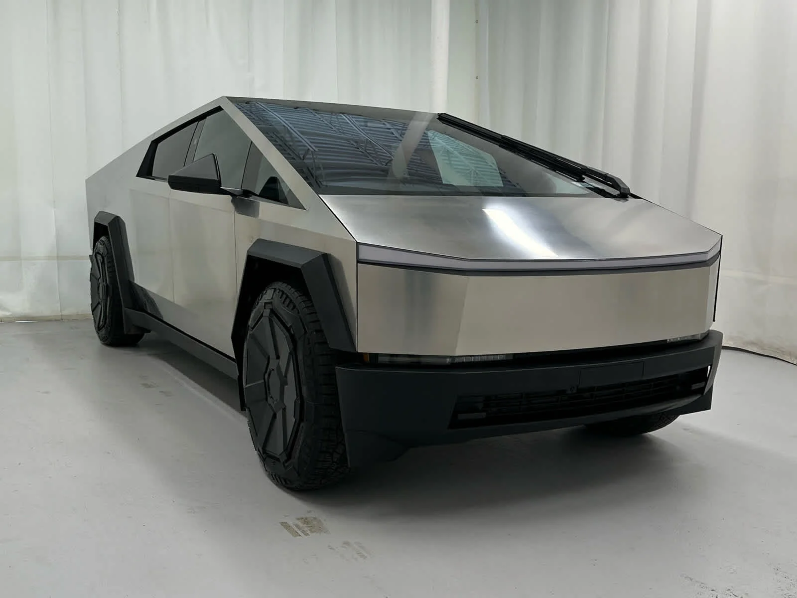 2024 Tesla Cybertruck All-Wheel Drive's photo