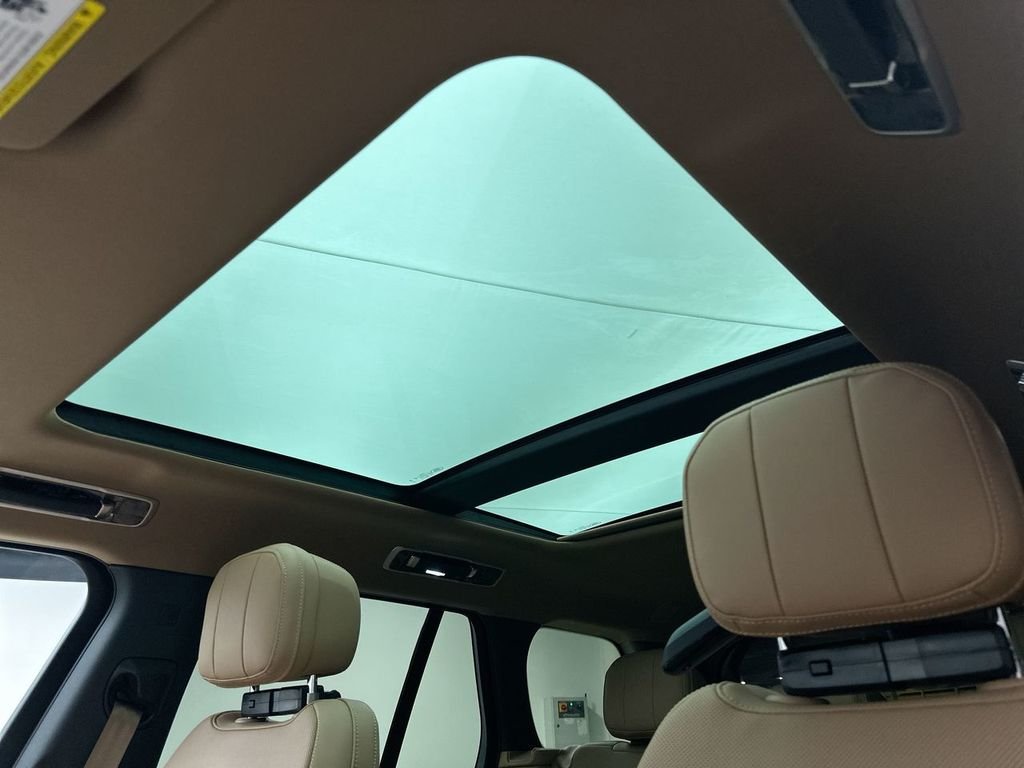 New 2026 Belgravia Green Land Rover SE image 11