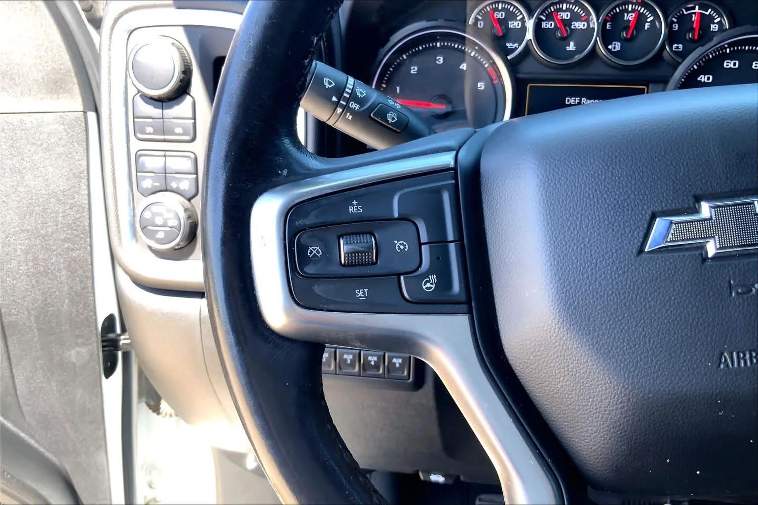 Used 2022 Summit White Chevrolet LTZ image 23