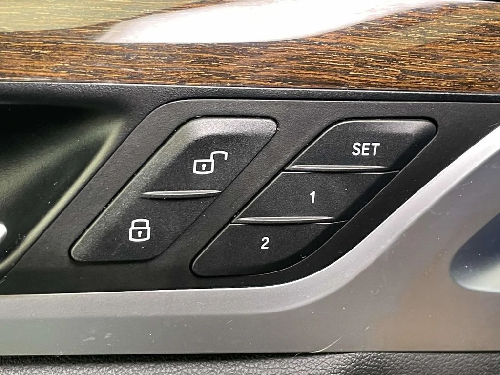Used 2020 Gray BMW xDrive30i image 32
