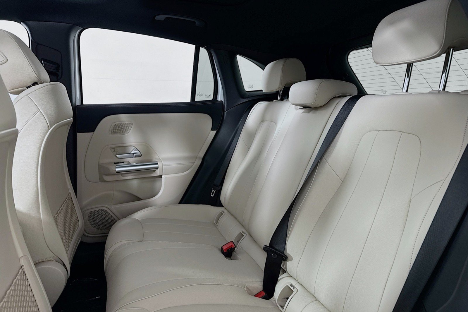Certified Used 2026 Polar White Mercedes-Benz GLA 250 image 8